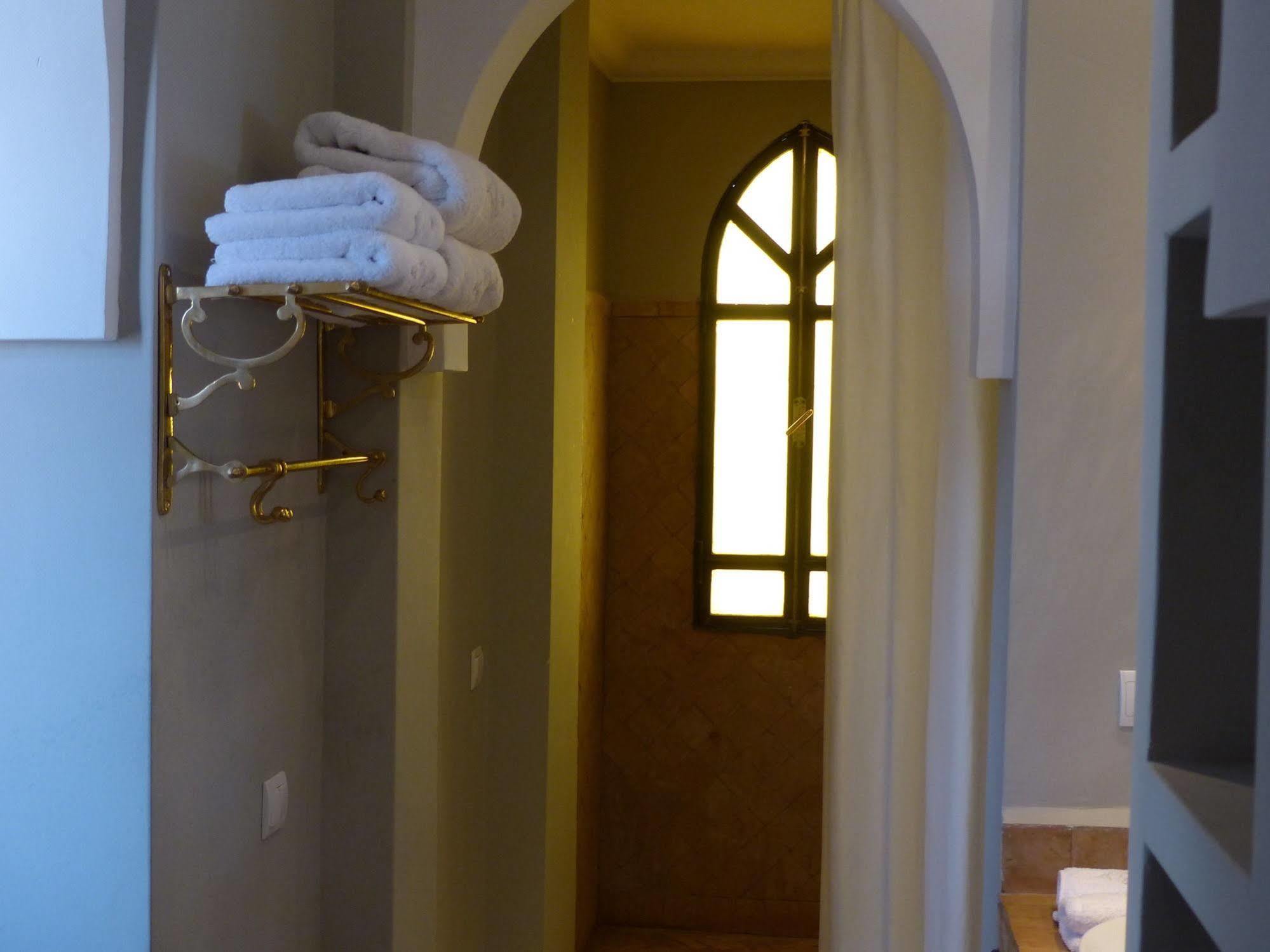 Hotel Le Cazar El Ain Zewnętrze zdjęcie