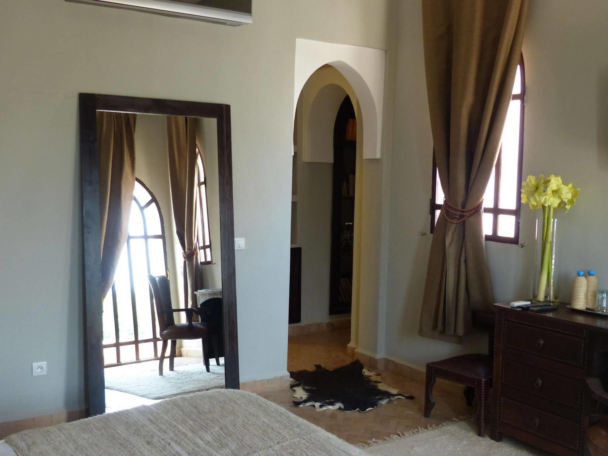 Hotel Le Cazar El Ain Zewnętrze zdjęcie